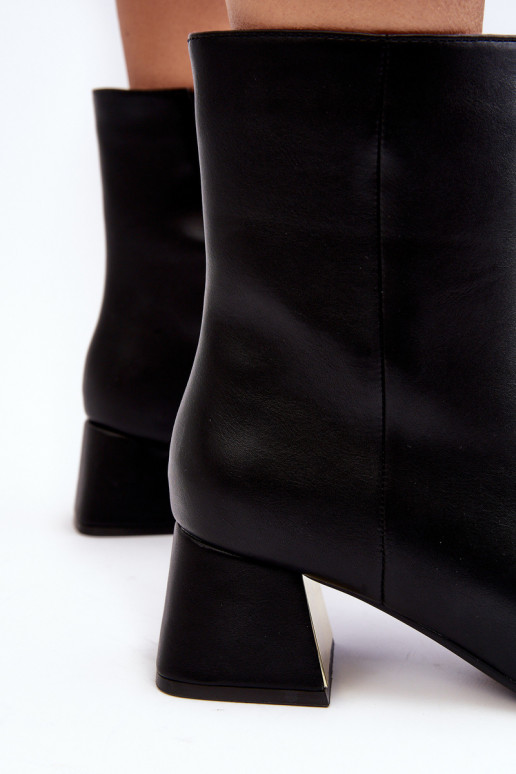 Enkellaarsjes met hakken met ornamenten in zwart Adinah Enkellaarsjes met hakken met ornamenten in zwart Adinah