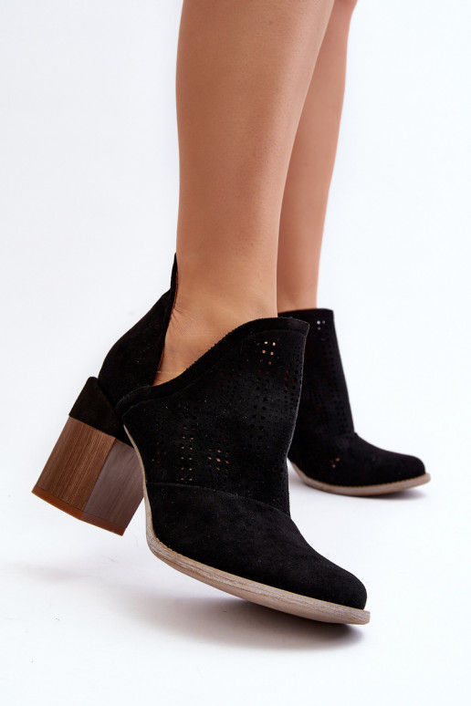 Niartima dameslaarzen met opengewerkte elementen met hakken in zwart Niartima dameslaarzen met opengewerkte elementen met hakken in zwart