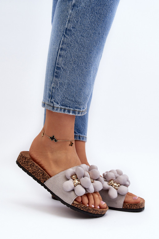 Damespantoffels met mooie details in de grijze kleur Bunlia Damespantoffels met mooie details in de grijze kleur Bunlia