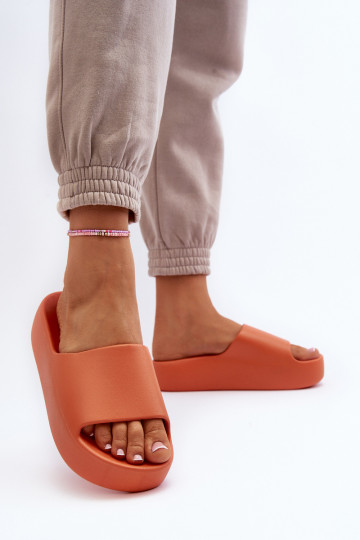 Slippers met massieve zool in de oranje kleur Oreithano