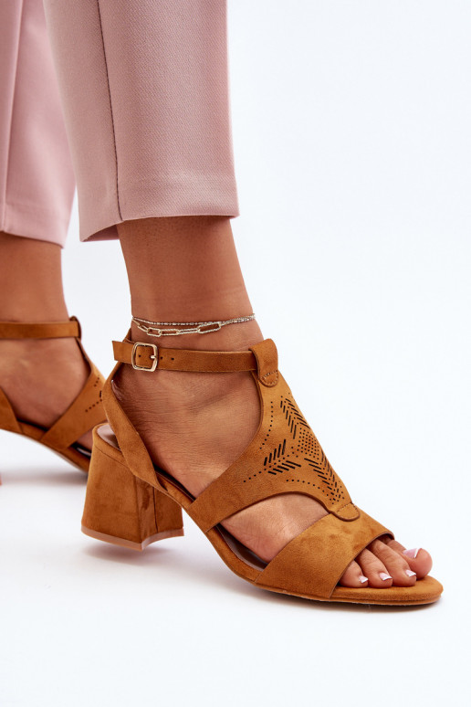 Sandalen met lage hak in de bruine kleur Eleriva