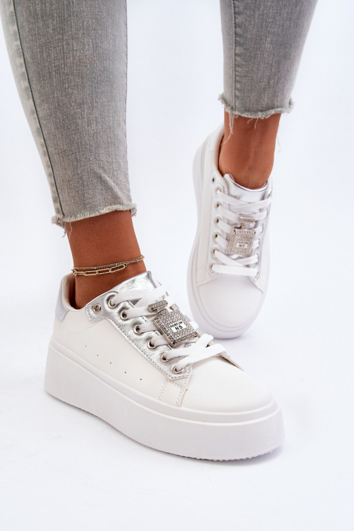 Sneakers model schoenen met ornamenten in witte kleur Celedria Sneakers model schoenen met ornamenten in witte kleur Celedria