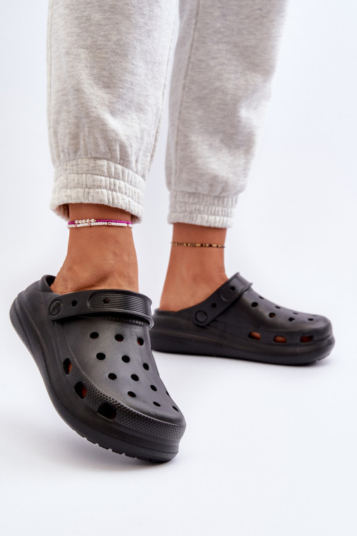 Lichte pantoffels in de kleur zwart Ilariana Lichte pantoffels in de kleur zwart Ilariana