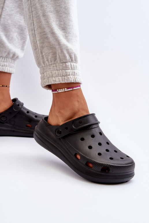 Lichte pantoffels in de kleur zwart Ilariana Lichte pantoffels in de kleur zwart Ilariana