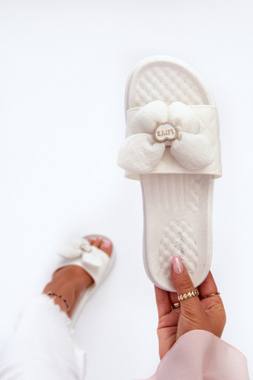 Damespantoffels met ornamenten Platformie witte kleur Cedrella 2