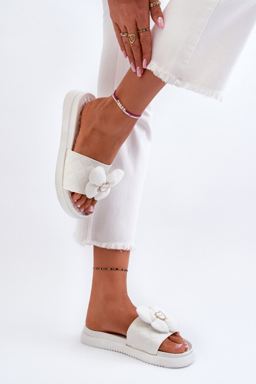 Damespantoffels met ornamenten Platformie witte kleur Cedrella