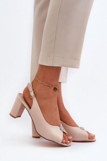 Sandaal Trasea in een elegante stijl met hakken met ornamenten 2