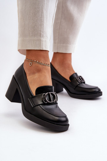 Schoenen met hak en ornamenten in zwart Nedarea