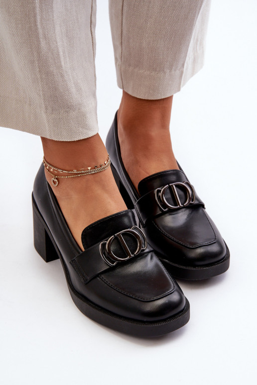 Schoenen met hak en ornamenten in zwart Nedarea