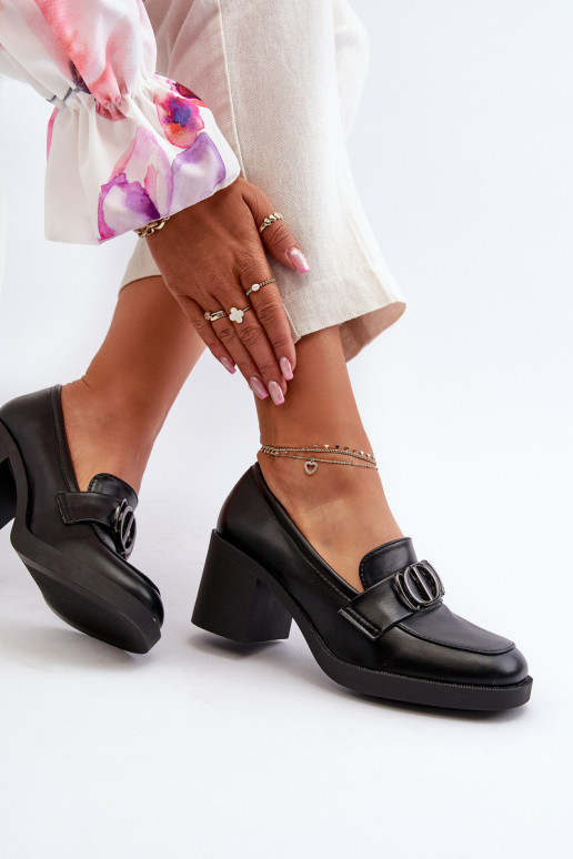 Schoenen met hak en ornamenten in zwart Nedarea