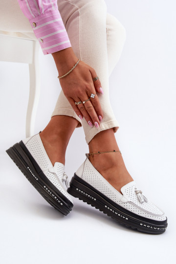 Damesmocassins met vergulde zool in de kleur Assetnima wit 2