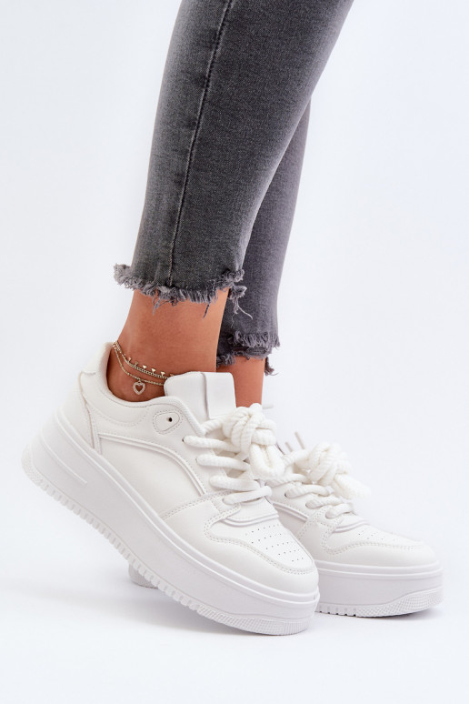 Sneakers model schoenen met een platform gemaakt van ecoleer in de witte kleur Vhisper Sneakers model schoenen met een platform gemaakt van ecoleer in de witte kleur Vhisper