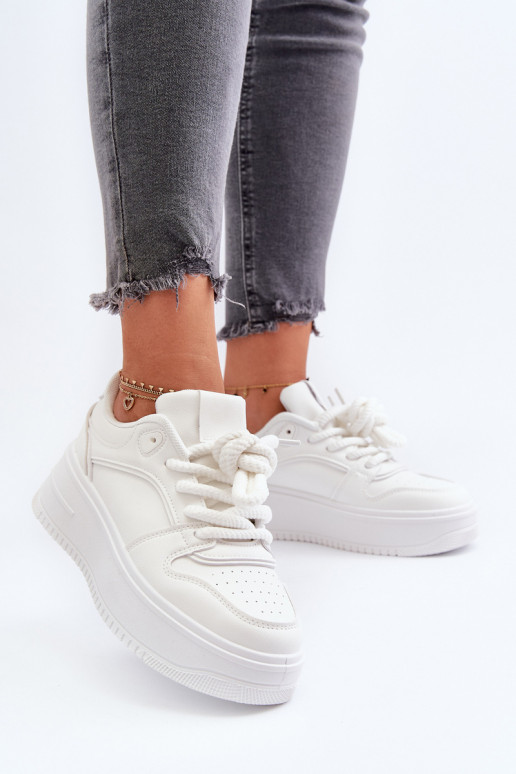 Sneakers model schoenen met een platform gemaakt van ecoleer in de witte kleur Vhisper Sneakers model schoenen met een platform gemaakt van ecoleer in de witte kleur Vhisper