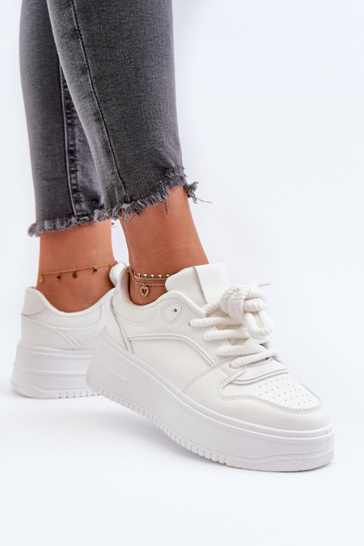 Sneakers model schoenen met een platform gemaakt van ecoleer in de witte kleur Vhisper Sneakers model schoenen met een platform gemaakt van ecoleer in de witte kleur Vhisper