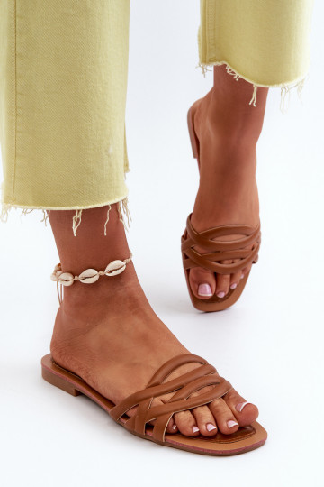 Dames slippers van kunstleer met brede hakken bruine kleur Moldela