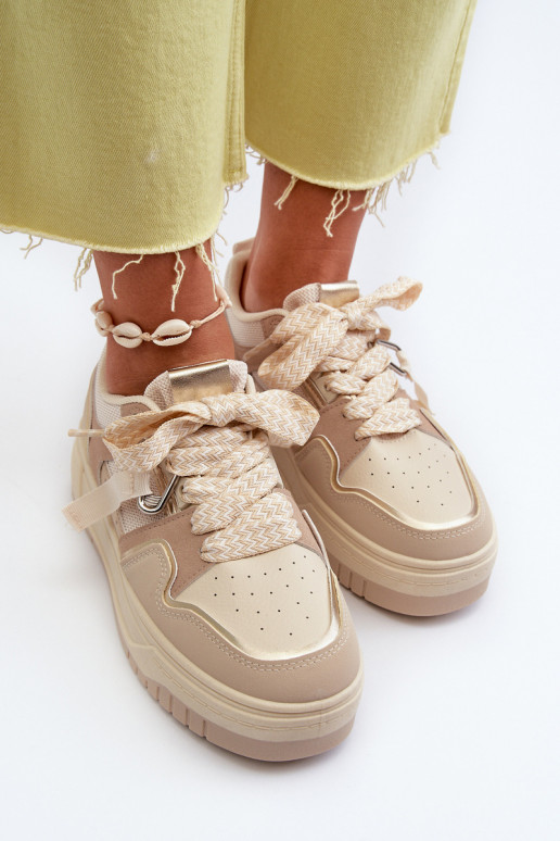 Sneakers model schoenen met een platform gemaakt van eco leer beige Moun Sneakers model schoenen met een platform gemaakt van eco leer beige Moun