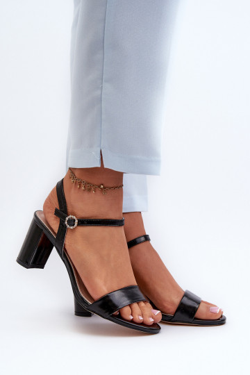 Sandalen met hak in de kleur zwart Glindra 2