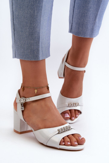 Damessandalen Eko met hakken met mooie details in zilverkleur Narhi