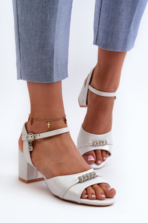 Damessandalen Eko met hakken met mooie details in zilverkleur Narhi