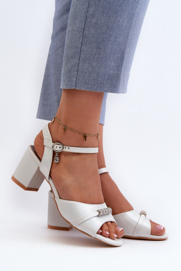 Dames sandalen van kunstleer met hakken en mooie details zilveren kleur Narhi 2