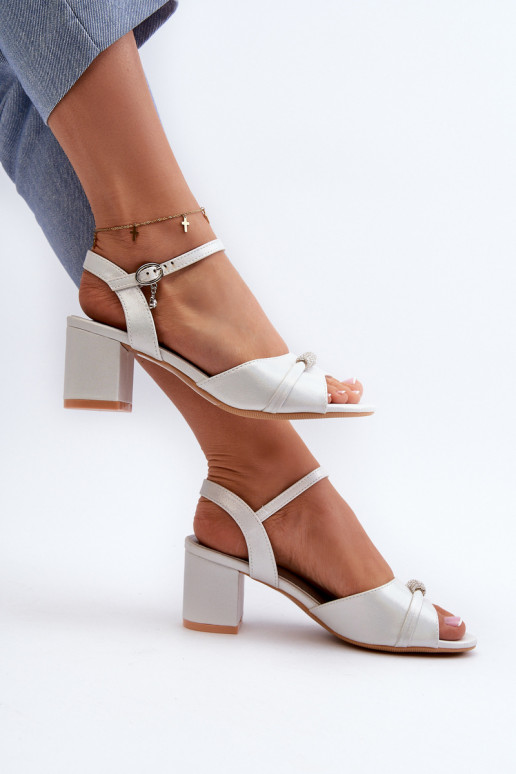 Damessandalen Eko met hakken met mooie details in zilverkleur Narhi