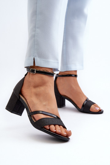 Glanzende sandalen met lage hak in de zwarte kleur Ploemis