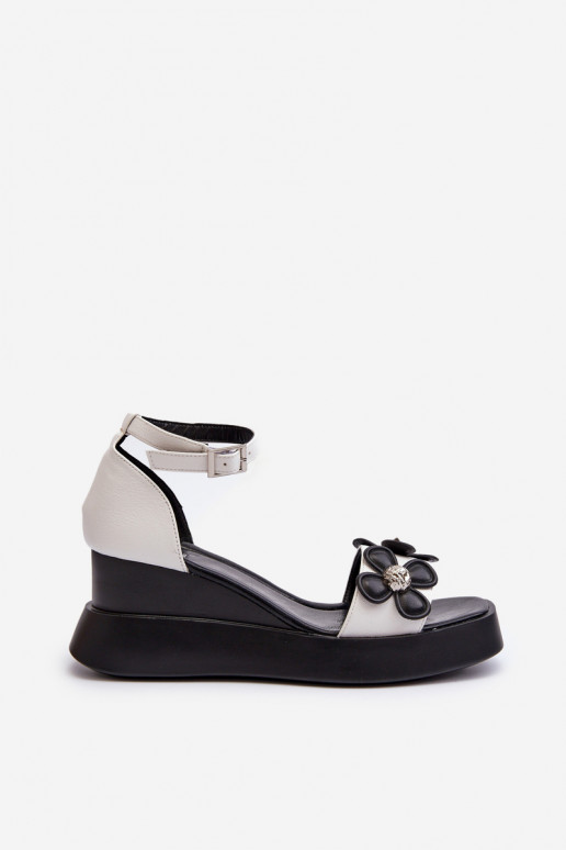 Damessandalen met plateau I Koturnie met bloemen in de witte kleur Foviana