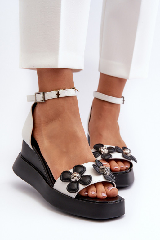 Damessandalen met plateau I Koturnie met bloemen in de witte kleur Foviana