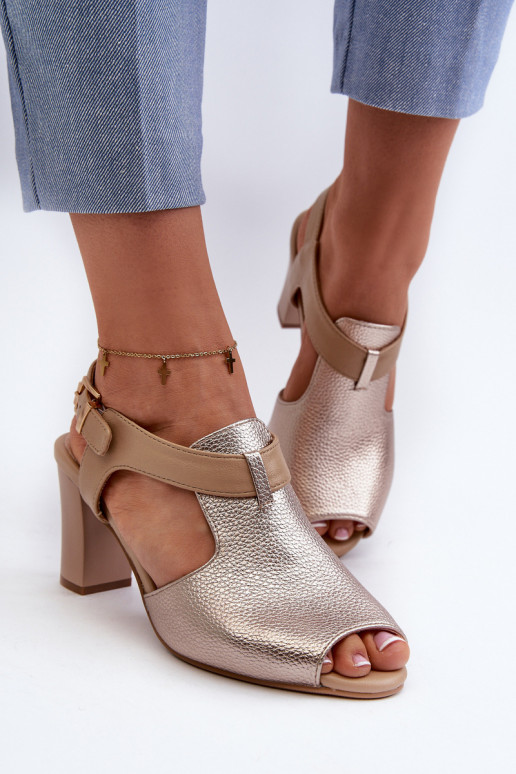 Damessandalen met hoge hak gemaakt van eco-leer in de goudkleur Queenmarie Damessandalen met hoge hak gemaakt van eco-leer in de goudkleur Queenmarie