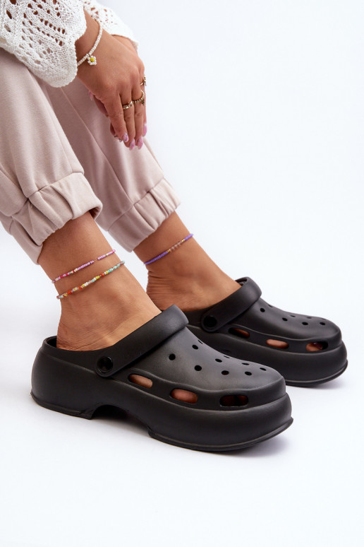 Lichte pantoffels Damespantoffels met modieuze massieve zool in de zwarte kleur Danollia