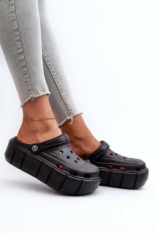 Lichte pantoffels Damespantoffels met plateau in de kleur Itubia zwart