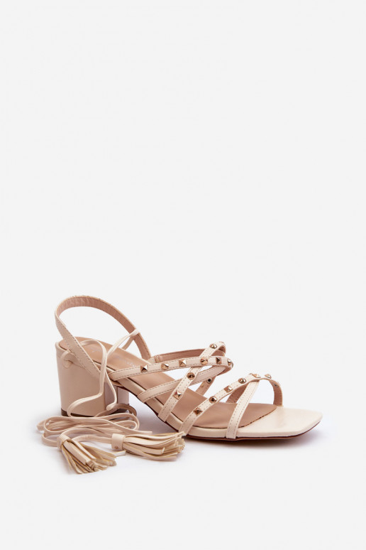 Ozdobione beige Chrisele sandalen met lage hak en veters Ozdobione beige Chrisele sandalen met lage hak en veters