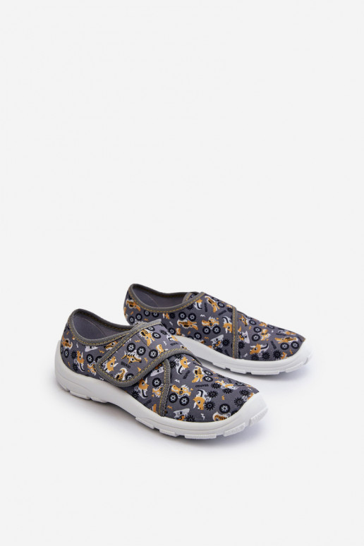 Comfortabele pantoffels voor jongens met zelfklevende sluiting Befado 974Y552 grijs Comfortabele pantoffels voor jongens met zelfklevende sluiting Befado 974Y552 grijs