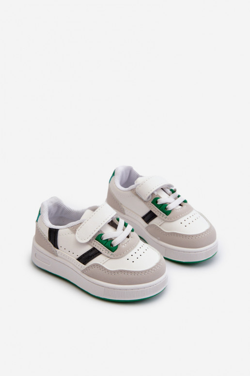 Kindersportschoenen van het klassieke model Wit-groene kleur Marlin Kindersportschoenen van het klassieke model Wit-groene kleur Marlin
