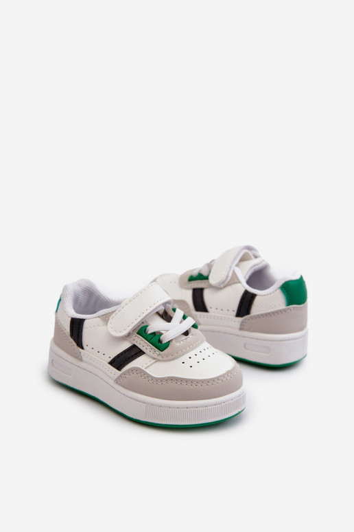 Kindersportschoenen van het klassieke model Wit-groene kleur Marlin Kindersportschoenen van het klassieke model Wit-groene kleur Marlin