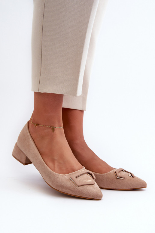 Schoenen met lage hakken en ornamenten van eco-suède S.Barski KV27-034 beige Schoenen met lage hakken en ornamenten van eco-suède S.Barski KV27-034 beige