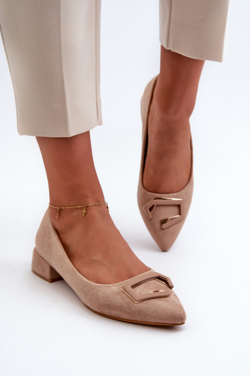 Schoenen met lage hakken en ornamenten van eco-suède S.Barski KV27-034 beige Schoenen met lage hakken en ornamenten van eco-suède S.Barski KV27-034 beige