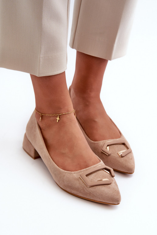 Schoenen met lage hakken en ornamenten van eco-suède S.Barski KV27-034 beige Schoenen met lage hakken en ornamenten van eco-suède S.Barski KV27-034 beige