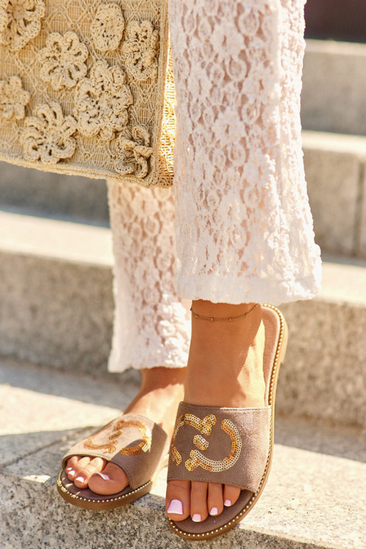 Platte damesslippers met glanzende schubben S.Barski KV27-052 bruine kleur