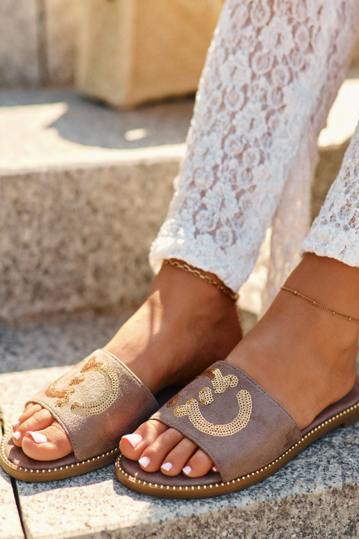 Platte damesslippers met glanzende schubben S.Barski KV27-052 bruine kleur