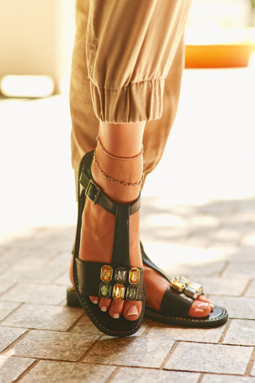 Elegante stijl damessandalen met sierlijke details S.Barski KV27-030 zwarte kleur 2