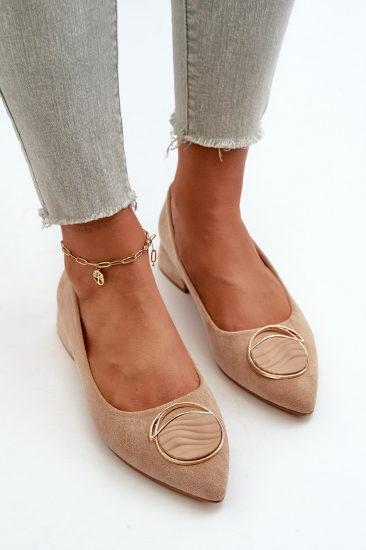 Schoenen met lage hak Z gemaakt van eco-suède S.Barski KV27-037 beige kleur Schoenen met lage hak Z gemaakt van eco-suède S.Barski KV27-037 beige kleur