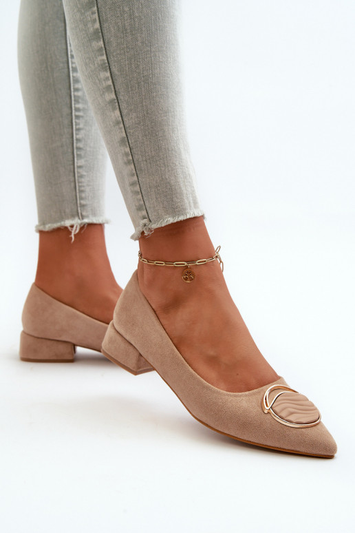 Schoenen met lage hak Z gemaakt van eco-suède S.Barski KV27-037 beige kleur Schoenen met lage hak Z gemaakt van eco-suède S.Barski KV27-037 beige kleur