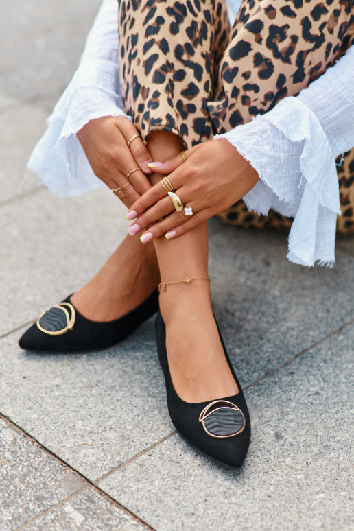 Schoenen met lage hak Z gemaakt van eco-suède S.Barski KV27-037 zwarte kleur