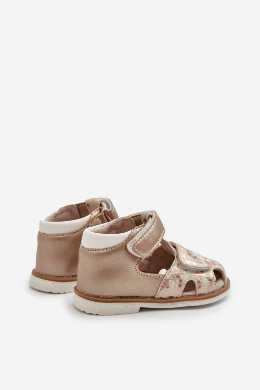Kindersandalen met patroon en zelfklevende sluitingen in goudkleur Maellita