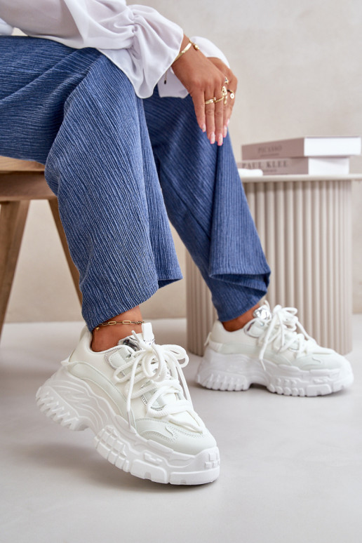 Sneakers model schoenen Dames met modieuze massieve zolen in witte kleur Nevela Sneakers model schoenen Dames met modieuze massieve zolen in witte kleur Nevela