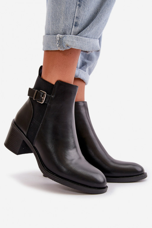 Dameslaarzen verwarmd met hakken met gespen in zwart Nevillira