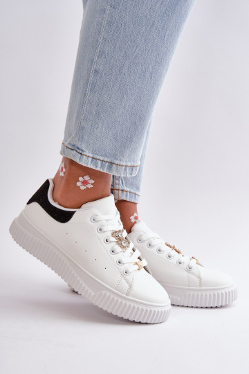 sneakers met platte zolen gemaakt van eco-leer Z Pryznakami Wit-zwarte kleur Cillione 2