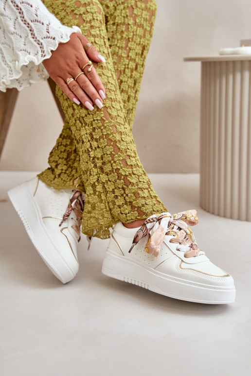 Sneakers model schoenen Dames met plateau Met decoratieve veters in de kleur wit Mistra Sneakers model schoenen Dames met plateau Met decoratieve veters in de kleur wit Mistra