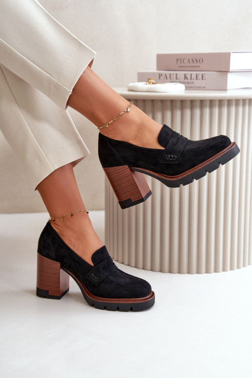 Damesschoenen met hoge hakken gemaakt... Damesschoenen met hoge hakken gemaakt...